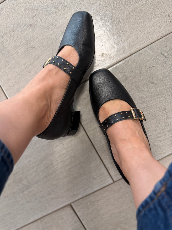 Tchocco Preto Buckle Flats