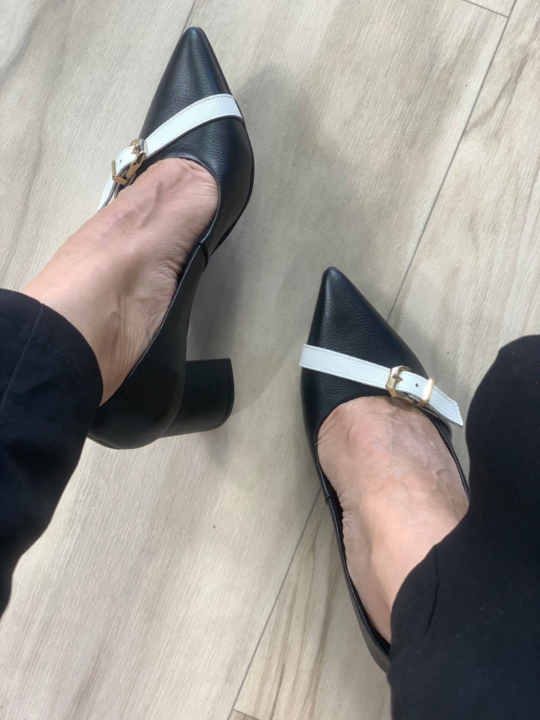 Tchocco Preto/Pluma Buckle Block Heels