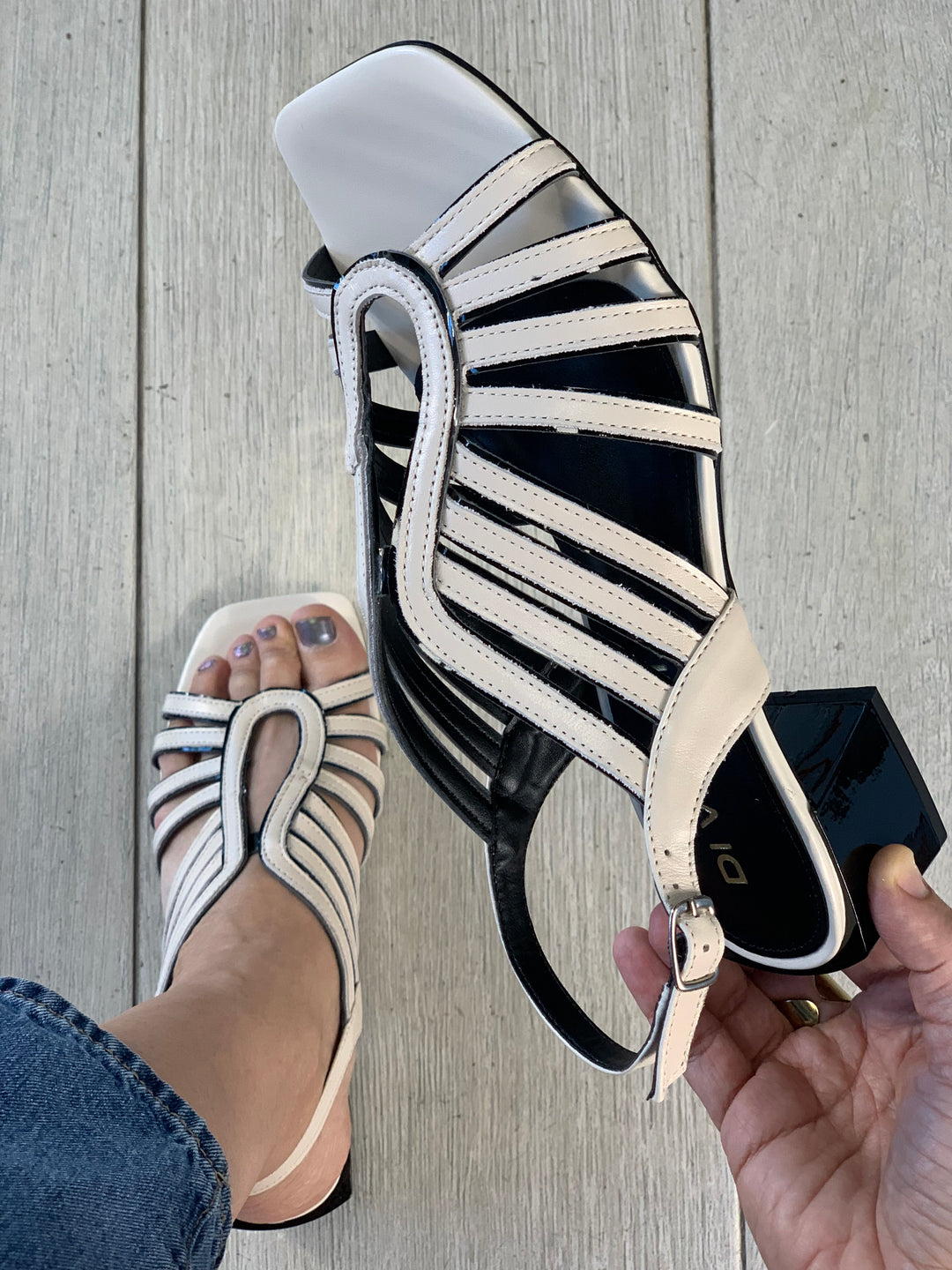 Di Vitrini Veneto Off White Preto Heel Sandals