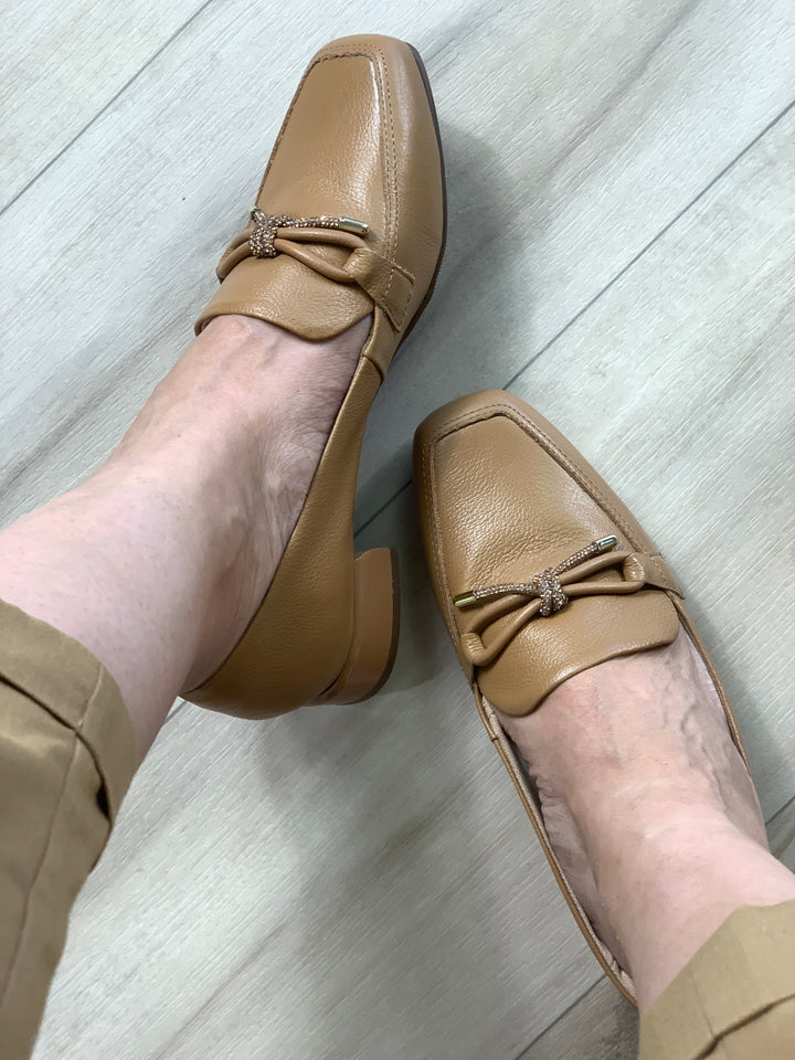 Tchocco Camel Bow Flats