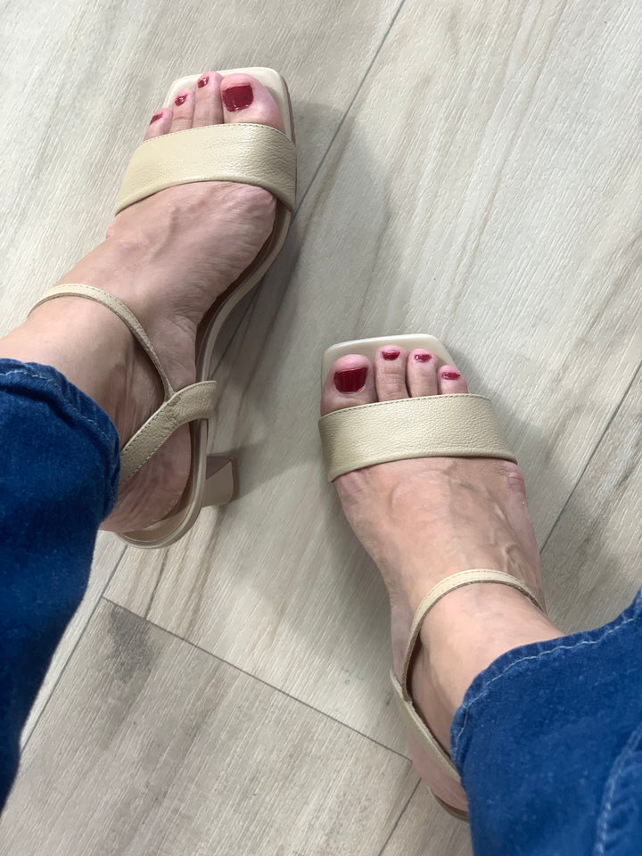 Tchocco Nude Classic Heels Sandals