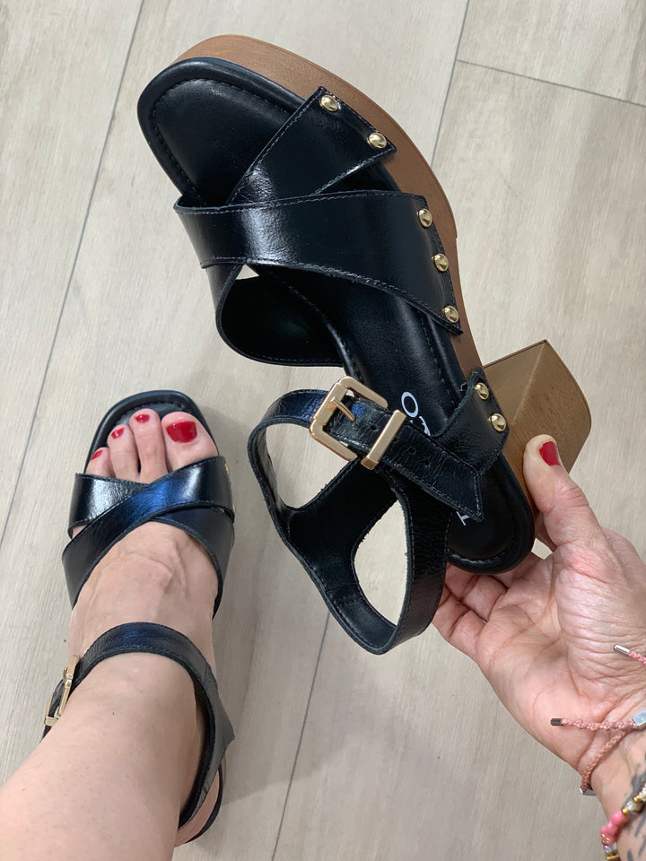 Tchocco Black Platforms