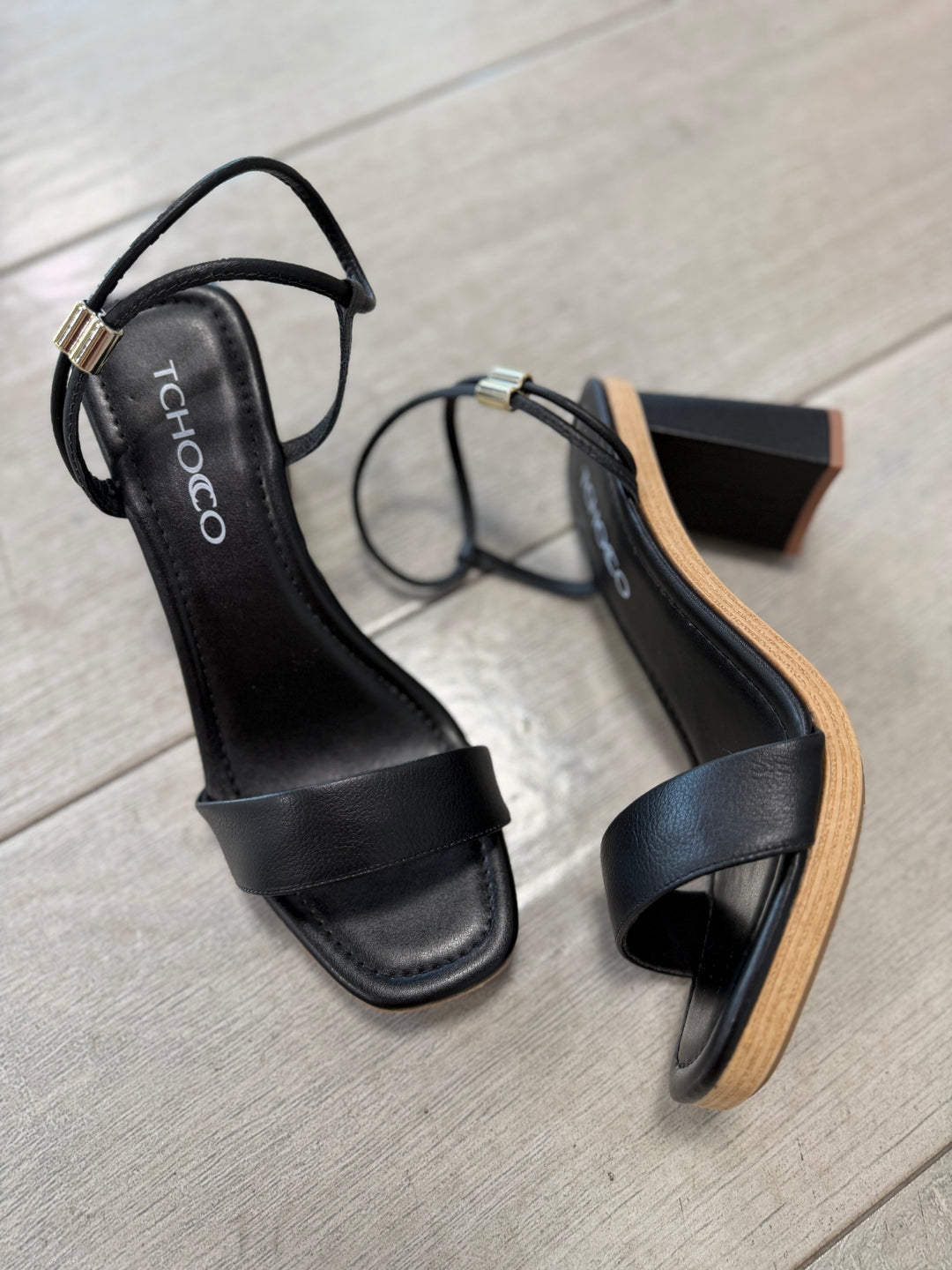 Tchocco Preto Elegant Block Heels Sandals