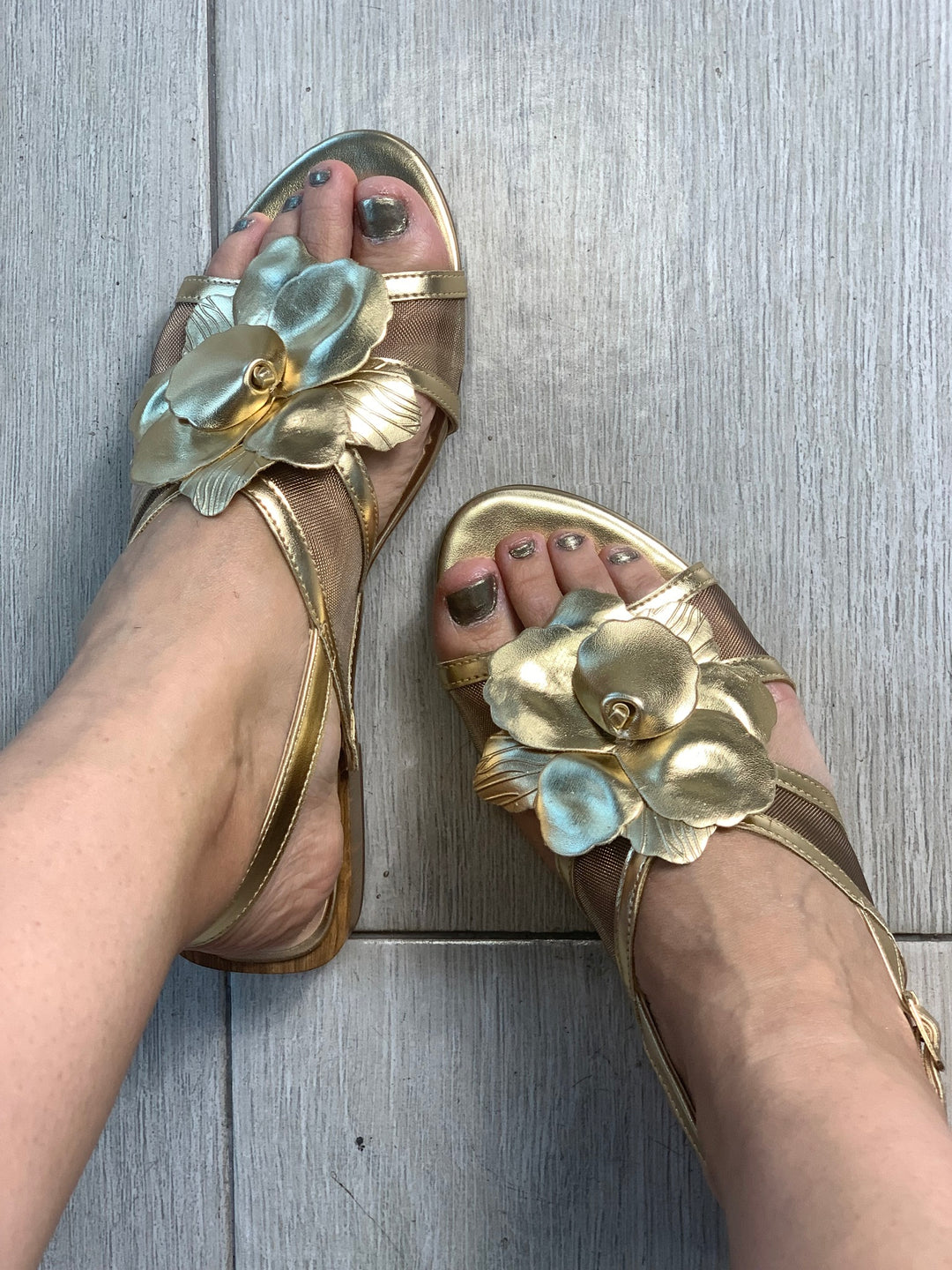 Di Vitrini Golden Flower Sandals