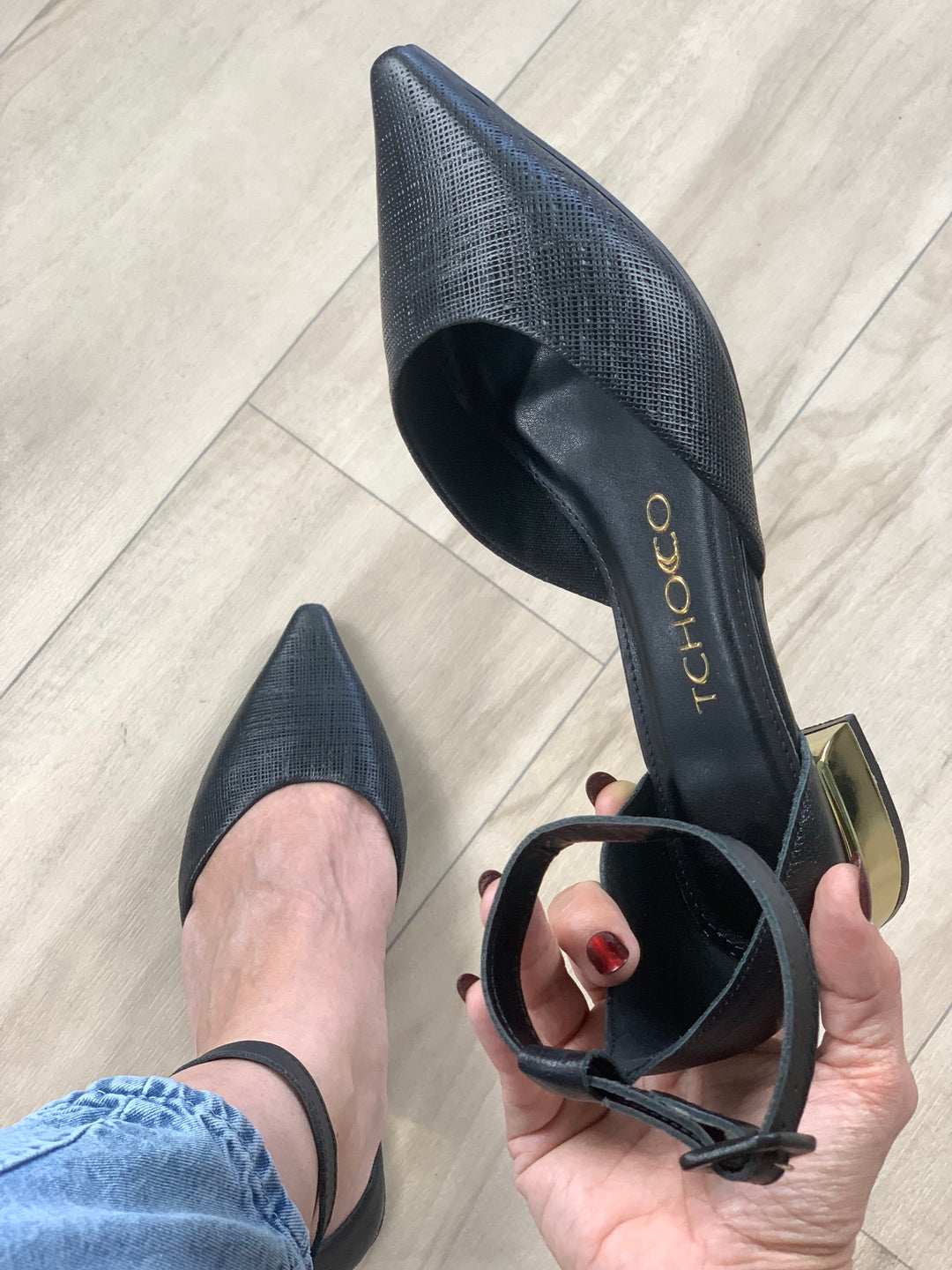 Tchocco Preto Textured Mary Janes