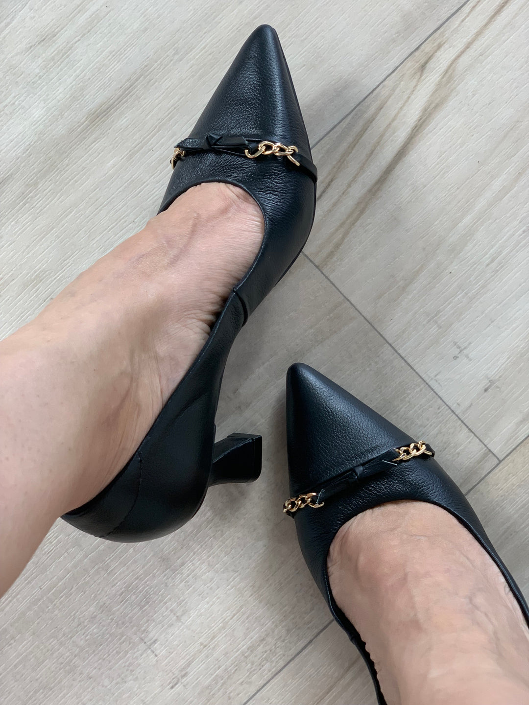 Tchocco Preto Bow/Chains Heels