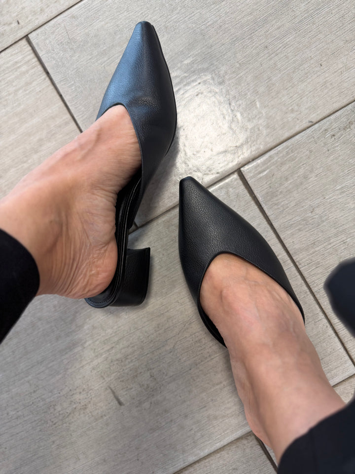 Tchocco Black Mules