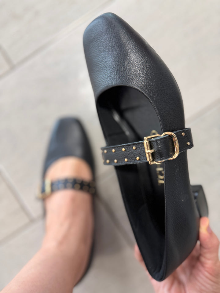 Tchocco Preto Buckle Flats