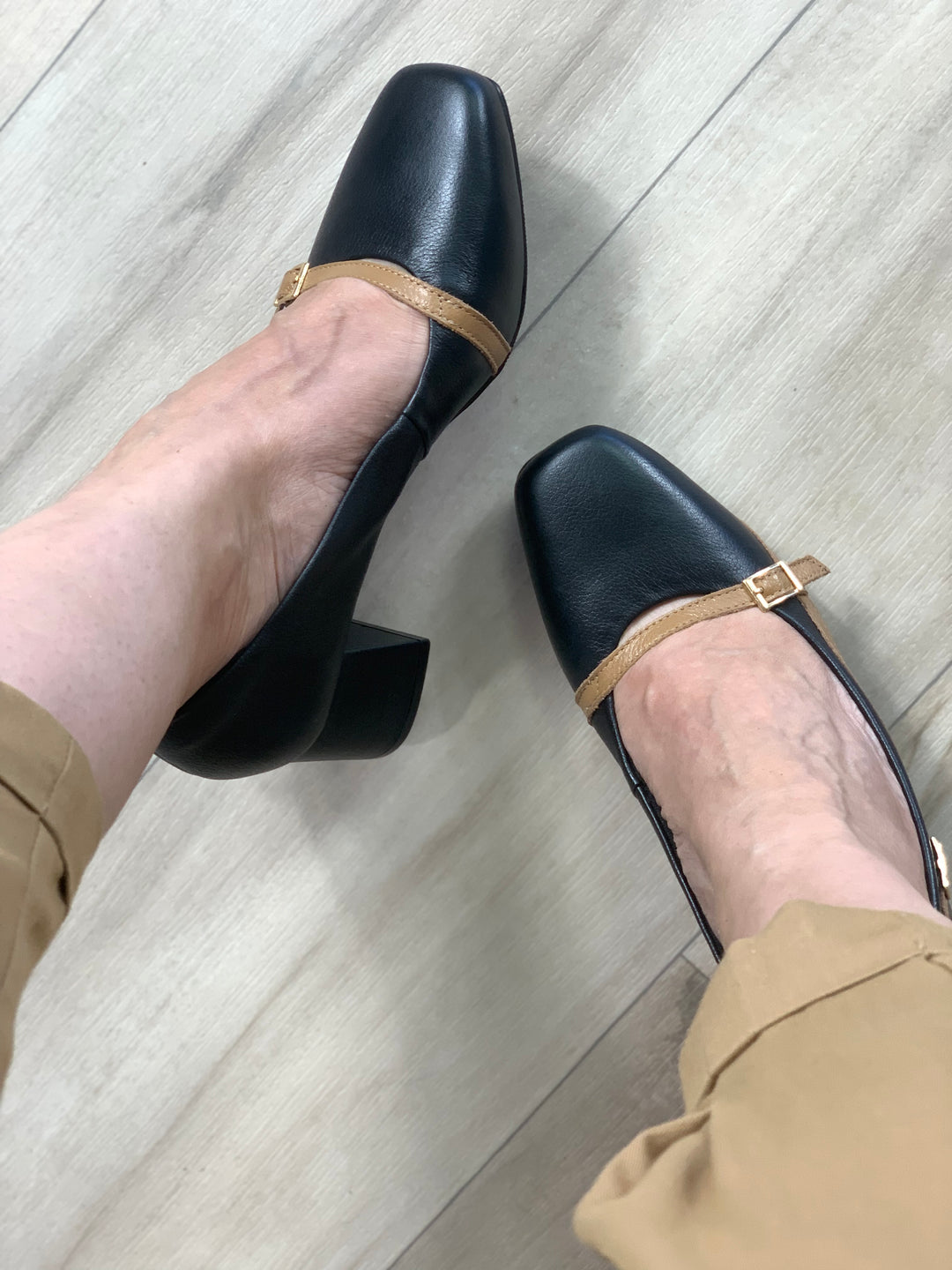 Tchocco Preto/Camel Block Heels