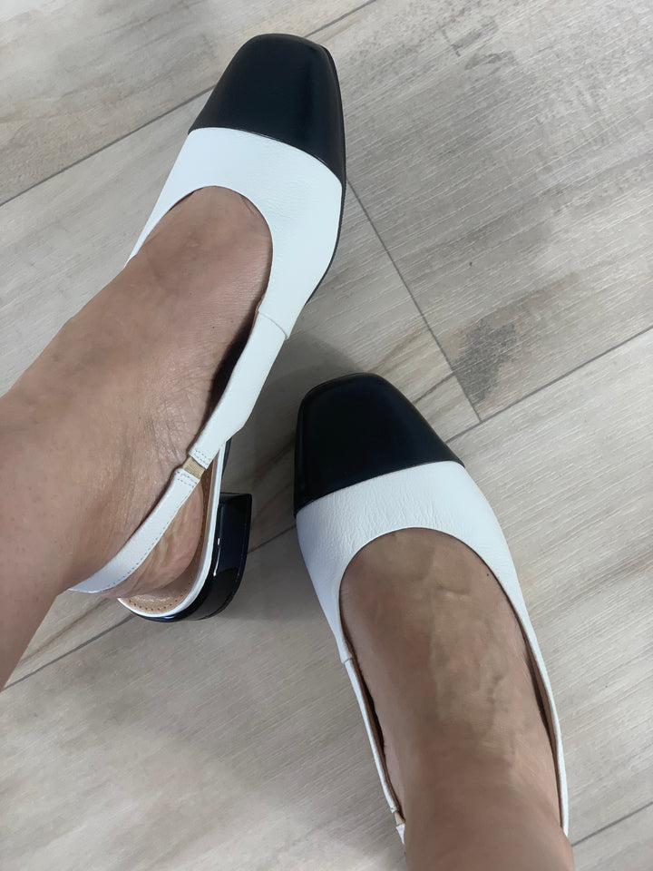 Tchocco Black & White Flats