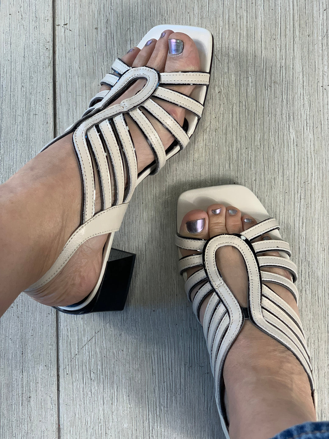 Di Vitrini Veneto Off White Preto Heel Sandals