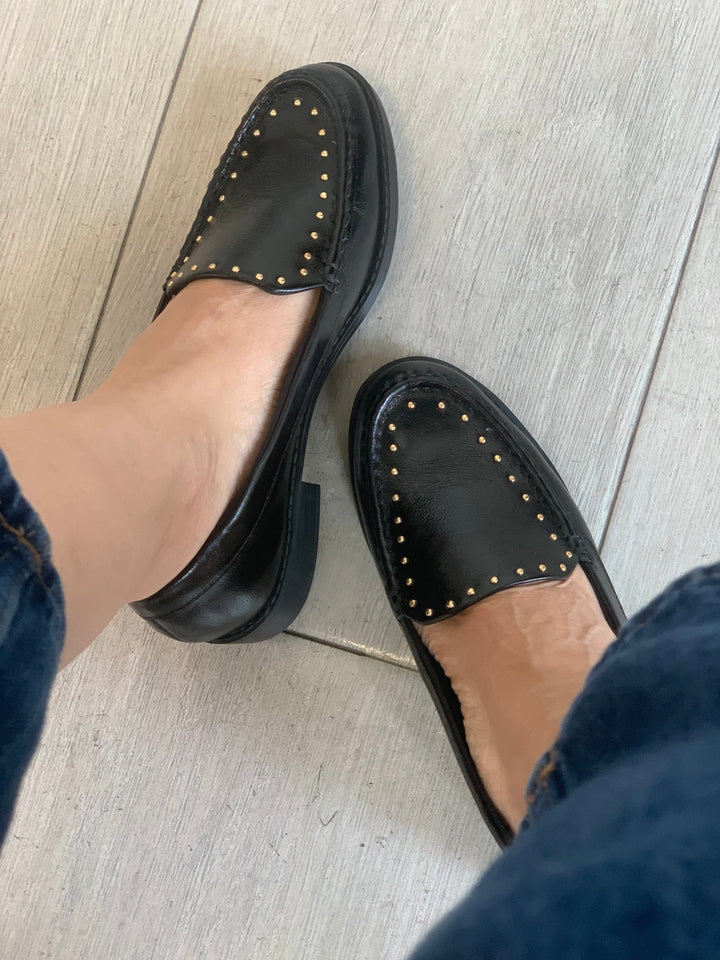 Tchocco Preto Studded Flats