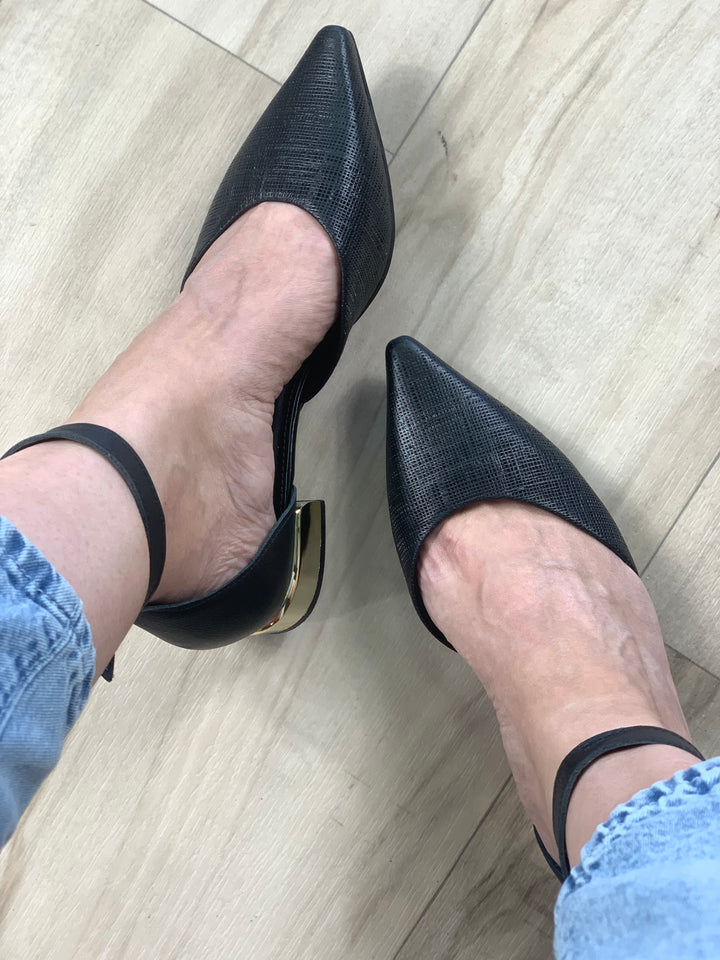 Tchocco Preto Textured Mary Janes