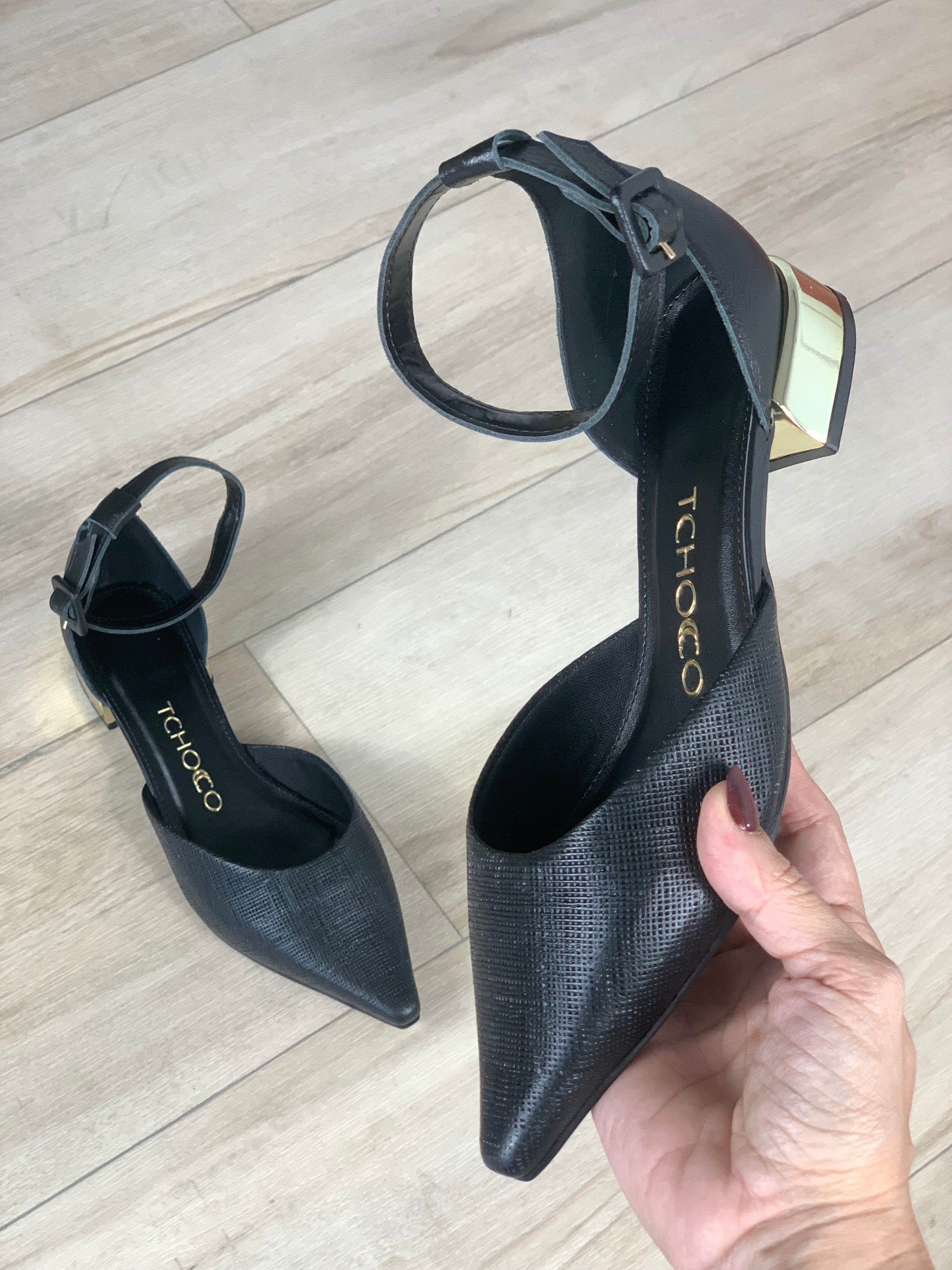 Tchocco Preto Textured Mary Janes