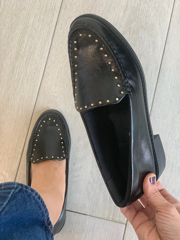 Tchocco Preto Studded Flats