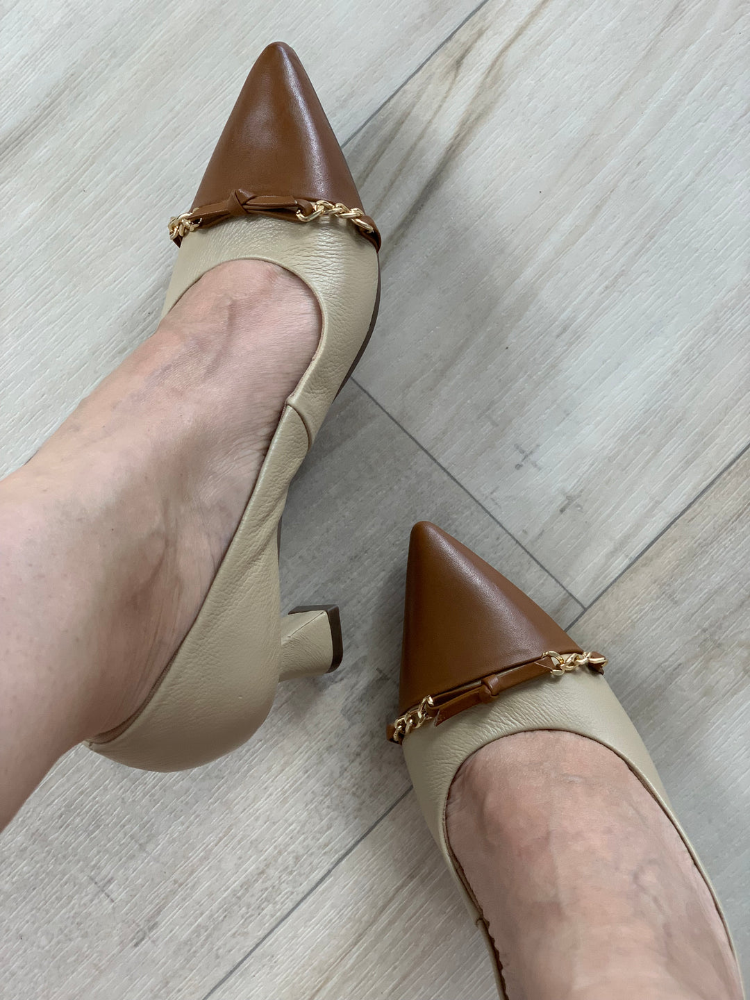 Tchocco Caramelo Nude Bow/Chains Heels