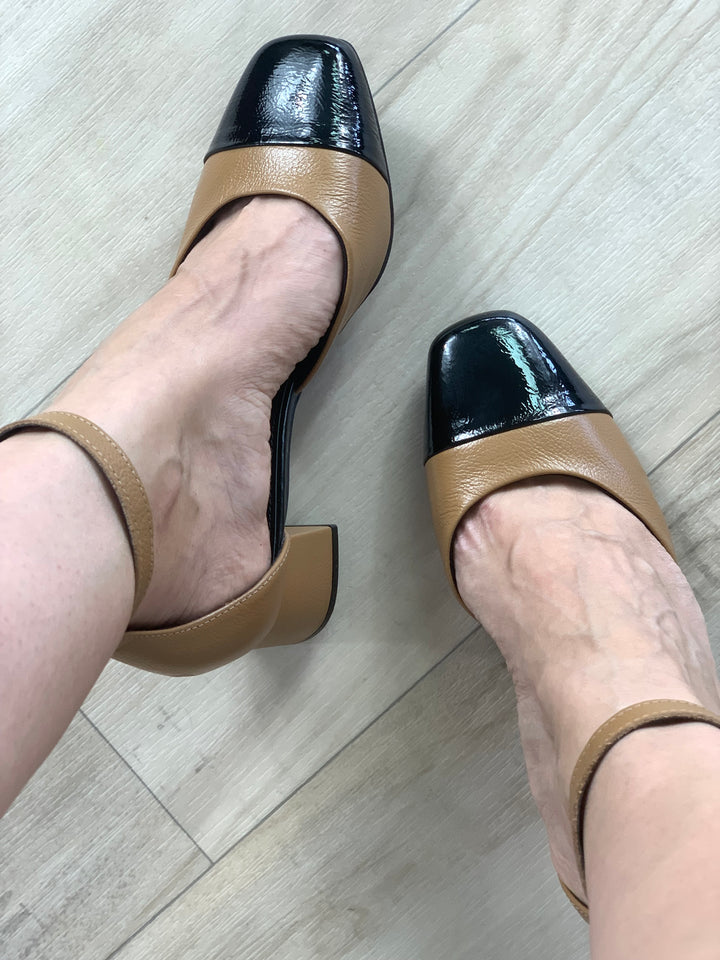 Tchocco Preto/Camel Block Heels