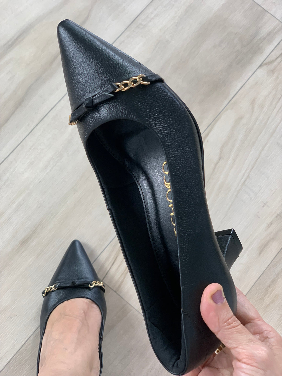 Tchocco Preto Bow/Chains Heels